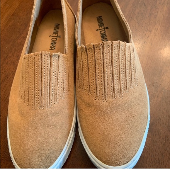 Minnetonka shoes‎ - Picture 2 of 6